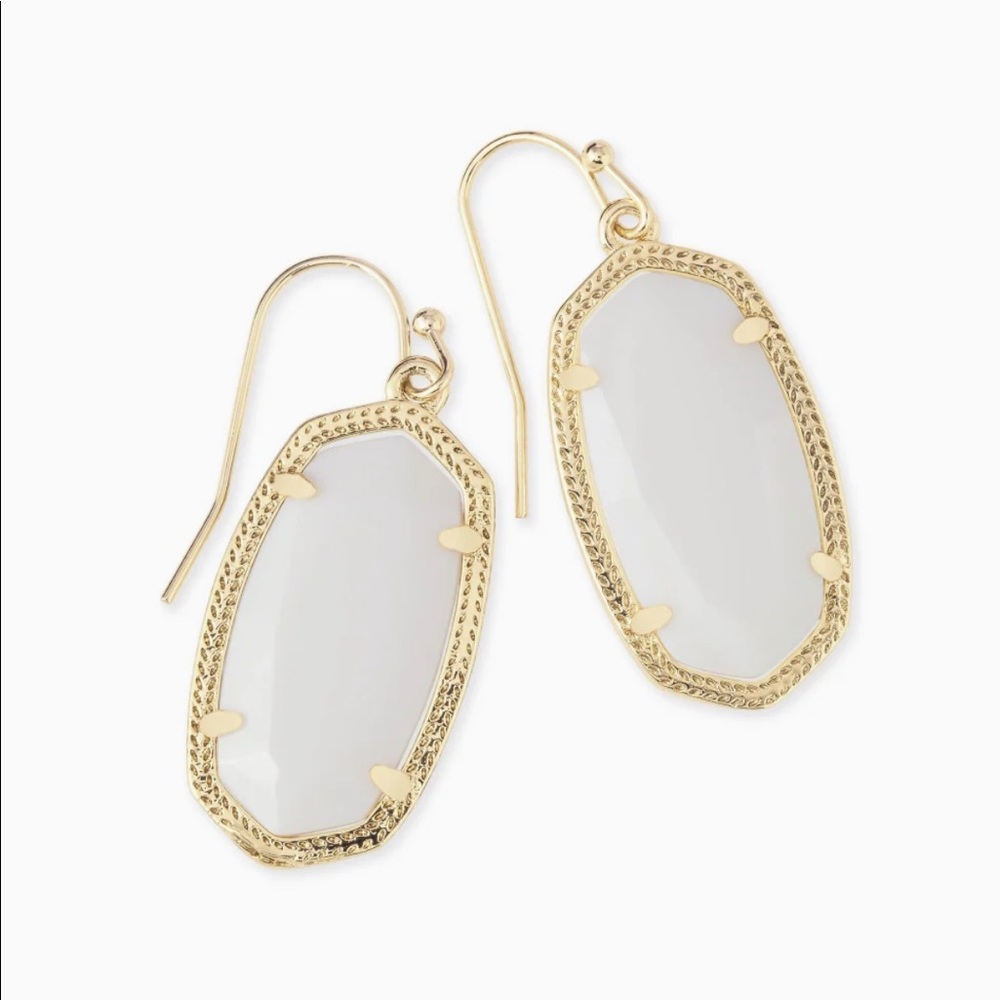 Kendra Scott Dani Gold Earrings in White Pearl